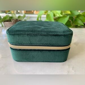 Taylor Madison Travel Compact Jewelry Box Green Velvet 5x4x2.5